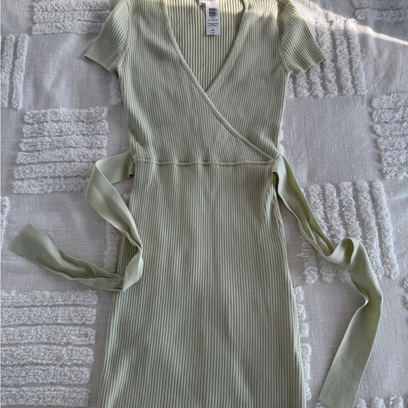 Elegant Cream Wrap Dress - Picture 5 of 8
